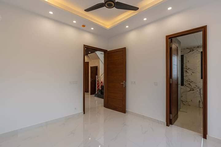 10 Marla Modern Design House For Rent In DHA Phase 3 Block-Z Lahore. 5