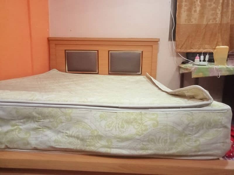 queen size bed and mattress is for sale Jacobline Saddar Karachi. . 0