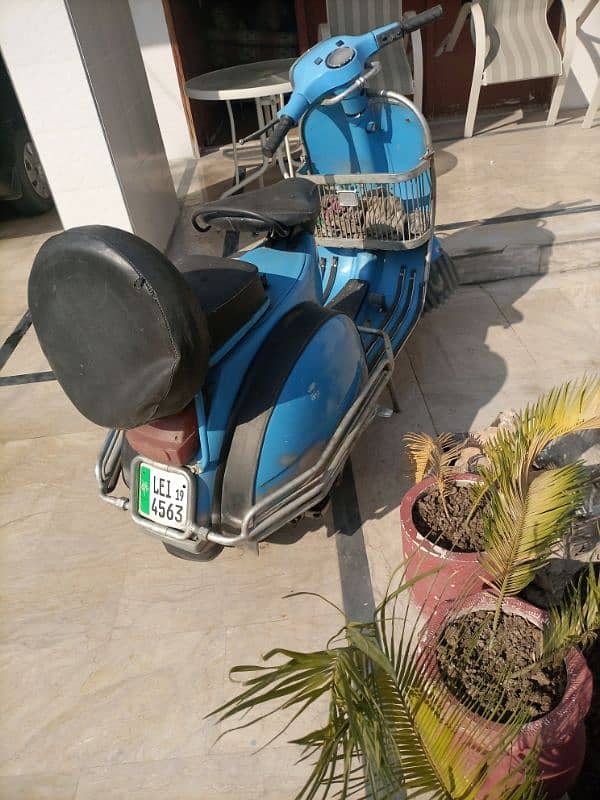 VESPA SCOOTER 0