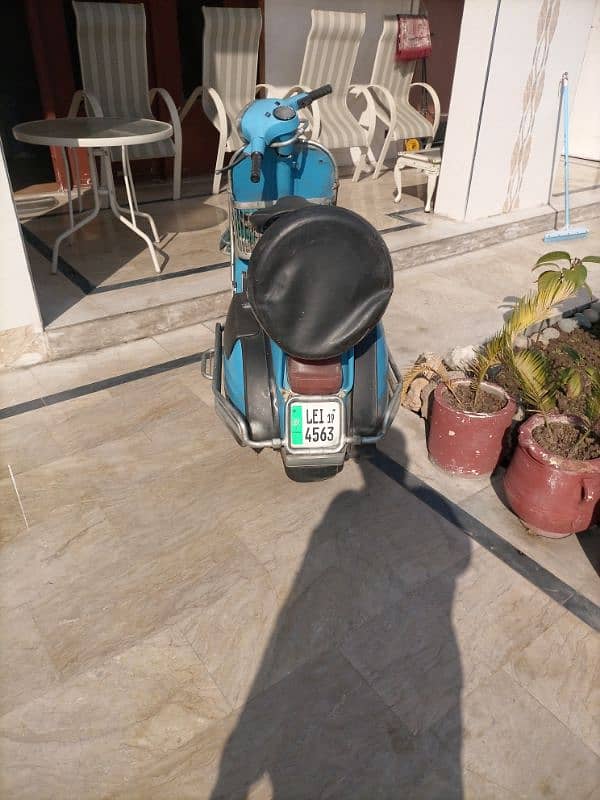 VESPA SCOOTER 1