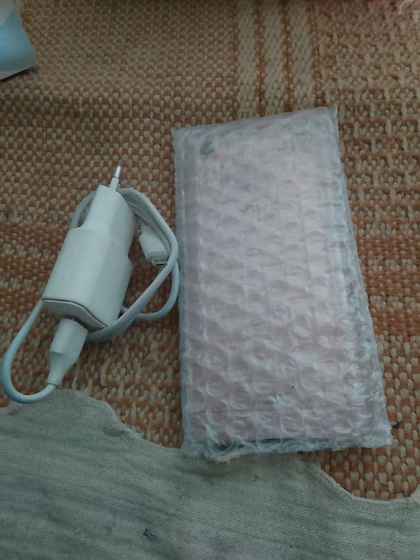 SAFELY DELIVERABLE VIVO Y66 MOBILE FOR SALE WITH BOX AND CHARGER 3