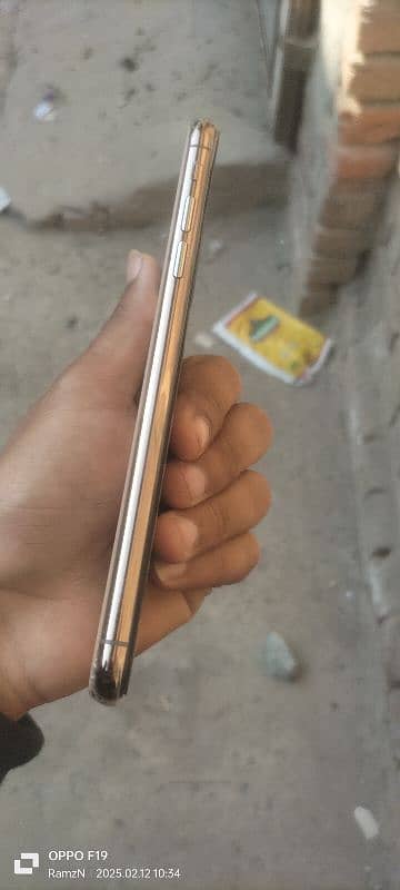 iphone xs max 512 gb non pta  (51,000) 3