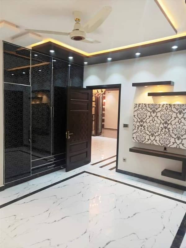 6 Bedroom One Servant Room Attach Washroom For Rent G 13 Islamabad 12