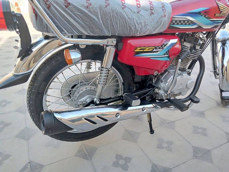 HONDA 125 MODEL 2K24 ISLAMABAD 1ST OWNER 5700KM USED FRESH BIKE 3