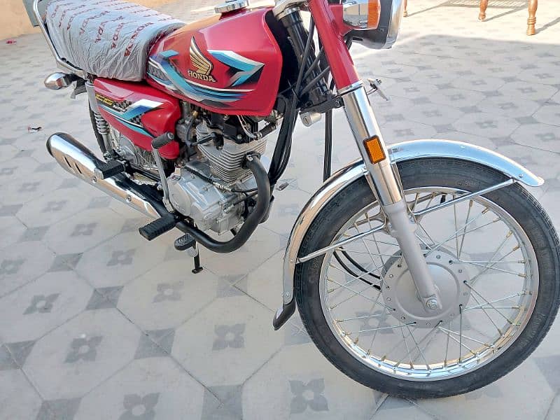 HONDA 125 MODEL 2K24 ISLAMABAD 1ST OWNER 5700KM USED FRESH BIKE 9