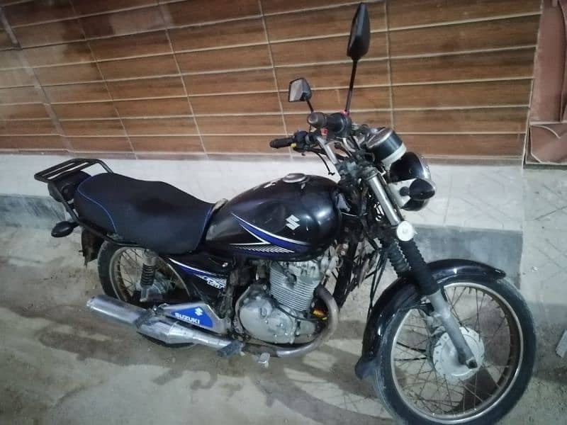 Suzuki GS 150 2015 1