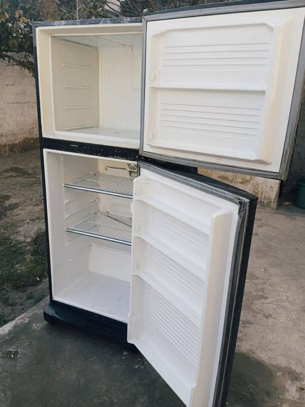 Dawlance Fridge Medium Size 6