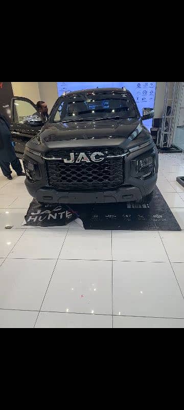 JAC T9 HUNTER BLACK WITH BROWN 2