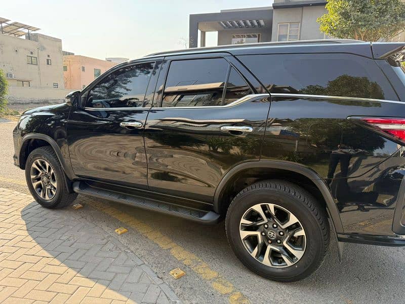 Toyota Fortuner Legender 2023 17