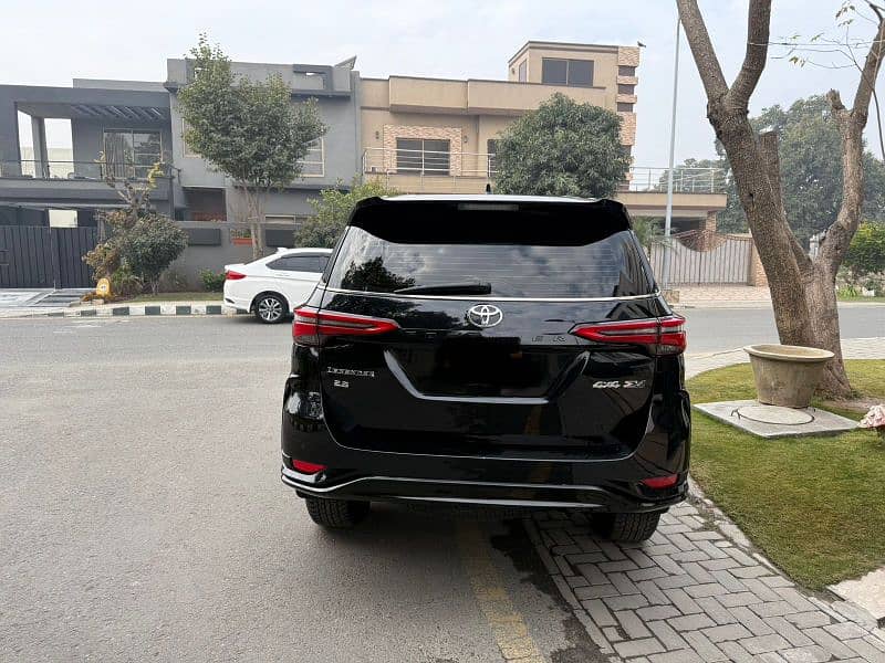 Toyota Fortuner Legender 2023 18