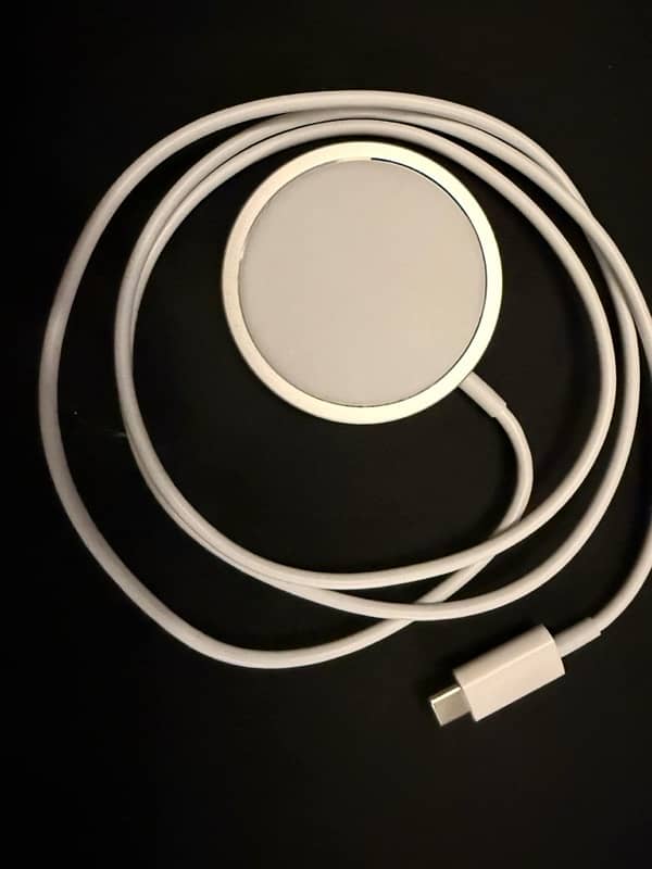 Apple MagSafe Wireless Charger USB-C 1