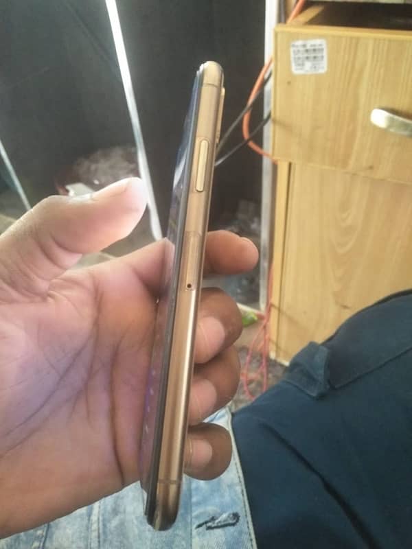 i phone xs not pta only battery change h condition 10/10 1