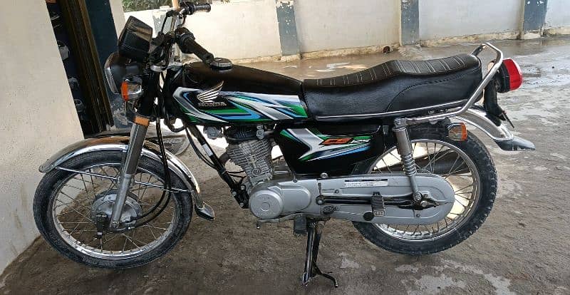 honda125. color black. condition ok. 2023 model pka 0