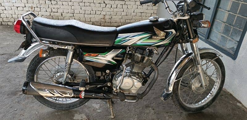 honda125. color black. condition ok. 2023 model pka 1