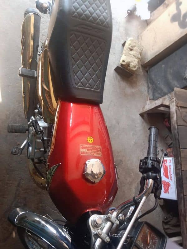 Honda 125 2024 model golden edition showroom condition 7