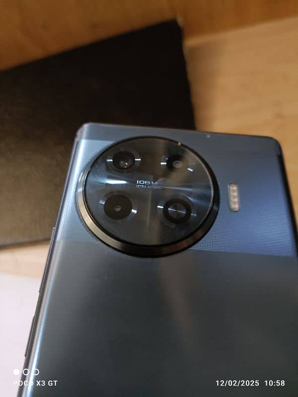 Tecno spark 20pro plus 8/256(box and charger) 3