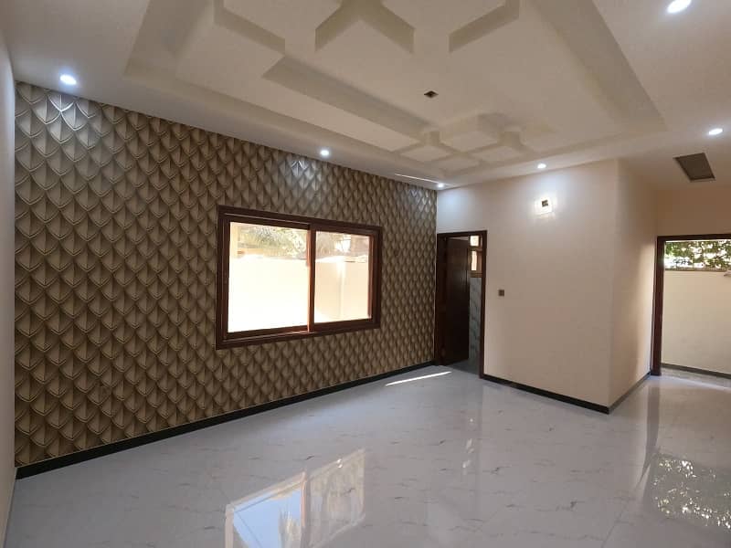 A Prime Location 300 Square Yards House In Karachi Is On The Market For sale 10