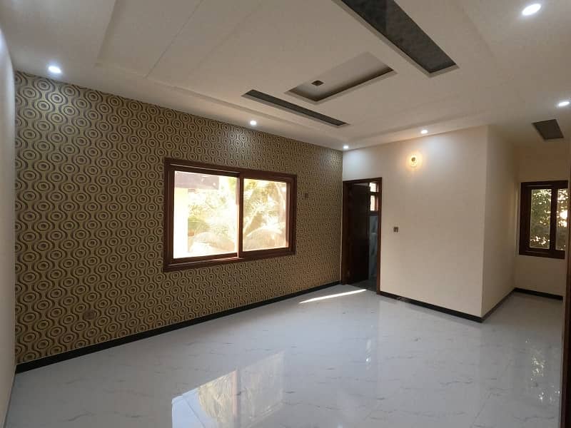 A Prime Location 300 Square Yards House In Karachi Is On The Market For sale 31