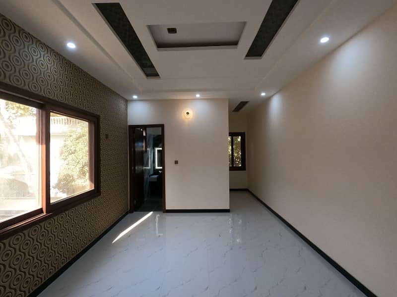 A Prime Location 300 Square Yards House In Karachi Is On The Market For sale 34