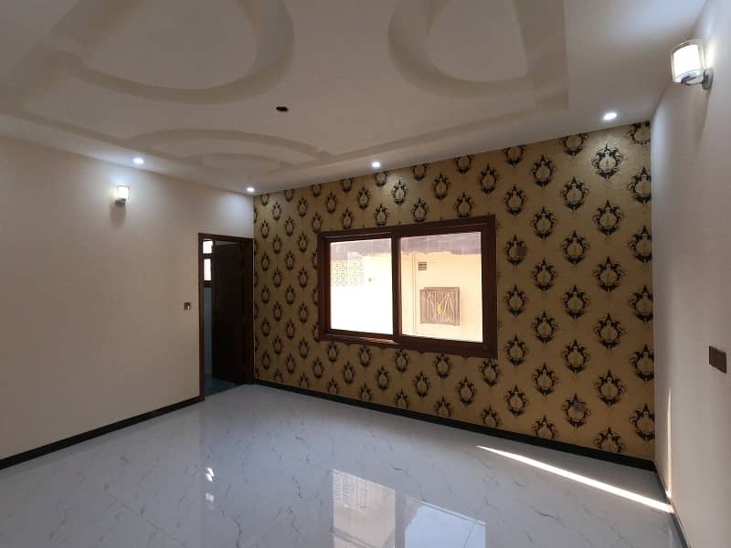 A Prime Location 300 Square Yards House In Karachi Is On The Market For sale 36