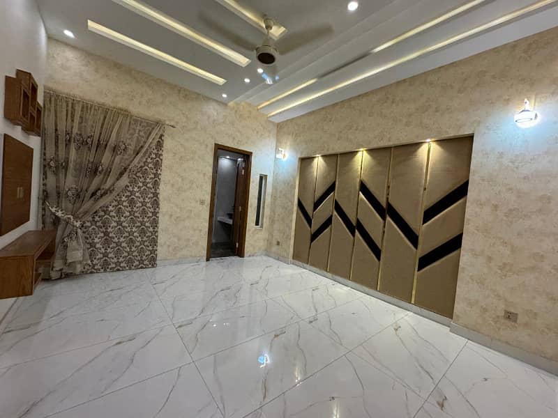 10 Marla Brand New House For Sale In Shaheen Block, Bahria Town Lahore. 7