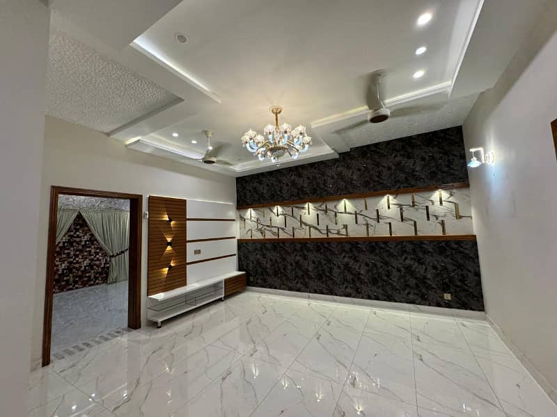 10 Marla Brand New House For Sale In Shaheen Block, Bahria Town Lahore. 15