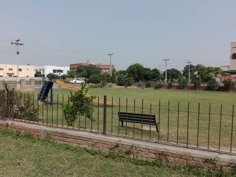 Investors Should sale This Corner Residential Plot Located Ideally In EME Society 4