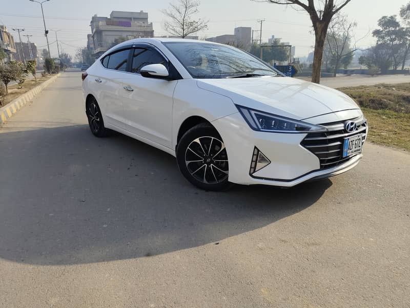 Hyundai Elantra 2022 3