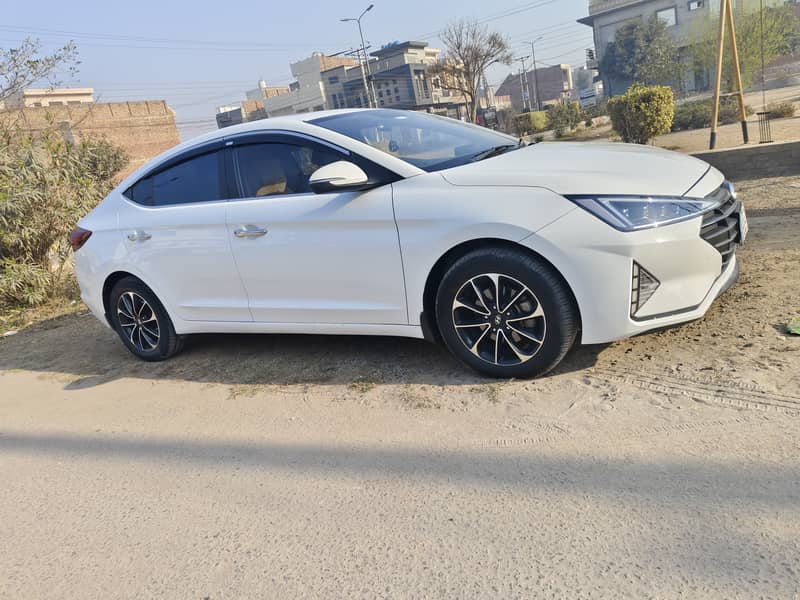 Hyundai Elantra 2022 5