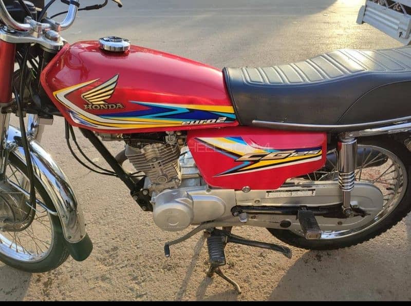 HONDA CG 125 2019 IN BRAND NEW CONDITION 3