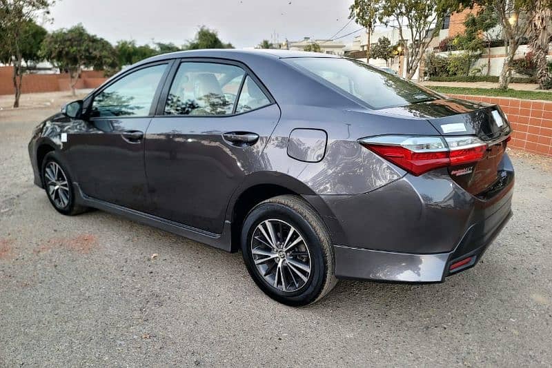 Toyota Corolla Altis 2017 4