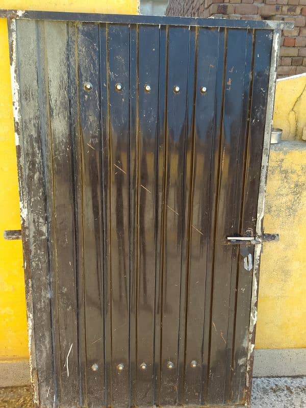 iron door used axhi condition me 0