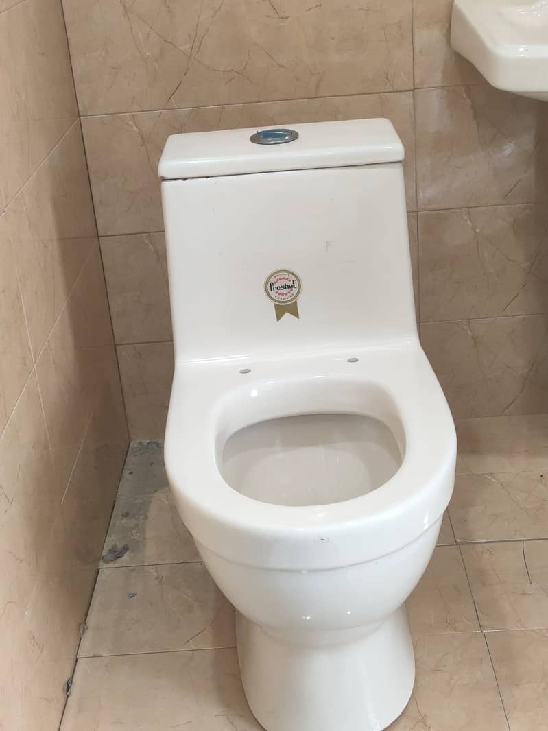 Toilet Commode ( brand new ) 5