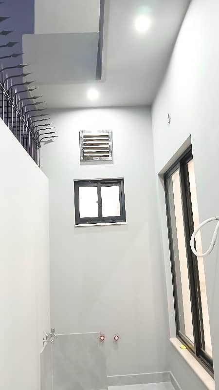 5 Marla Modern Design Brand New Owner's Build, Solid Construction House For Sale In  Dream Gardens  . 10