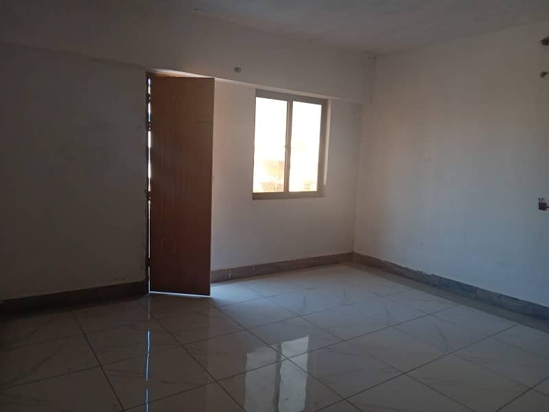 Prime Location Flat Sized 2000 Square Feet Is Available For Sale In North Nazimabad - Block B 3