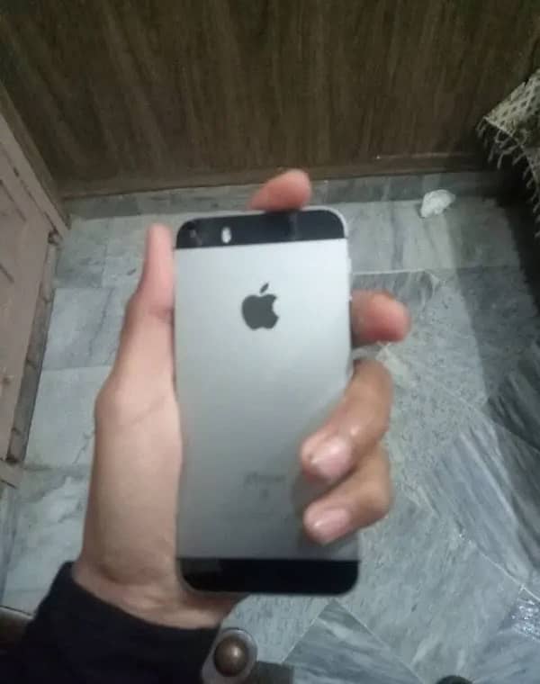 I PHONE SE 2016 1