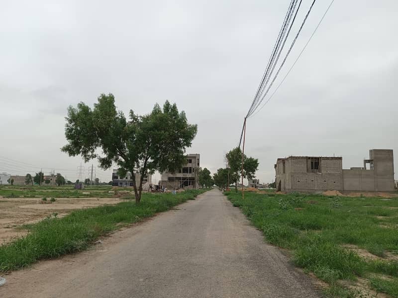 Ideal Residential Plot For sale In Saadi Garden - Block 3 0