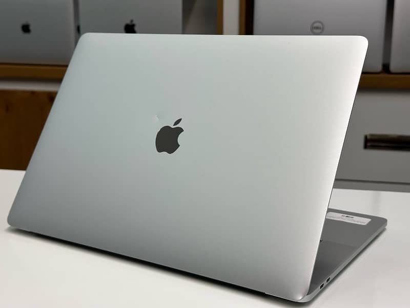 MACBOOK PRO 2019 CORE-i7 (6-core)  16 GB RAM - 256 GB SSD ( 4 GB GPU ) 1