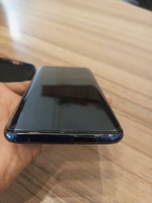 One plus 7pro non PTA with charger 3