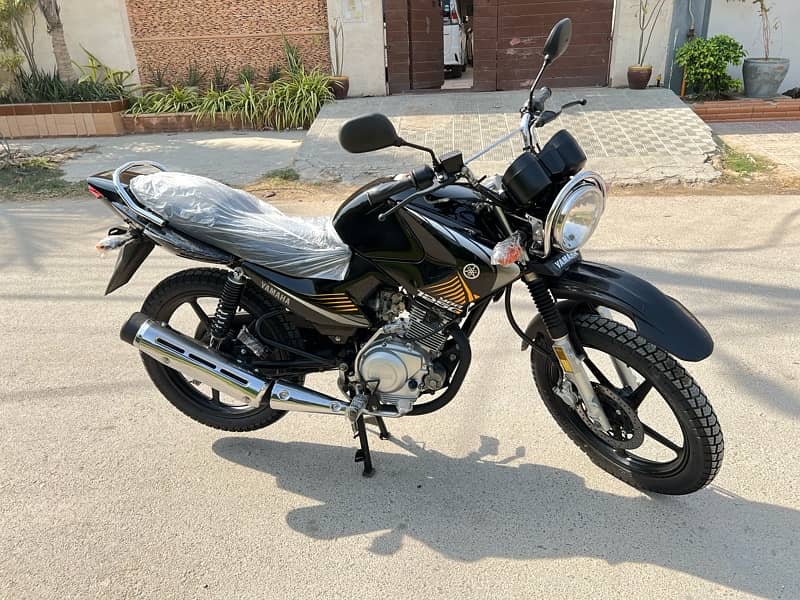 yamaha Ybr 125G 2024 model black edition new graphic 6