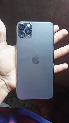 iPhone 11 Pro Max  condition 10/10 non pti batter jv  95 storage 64 go