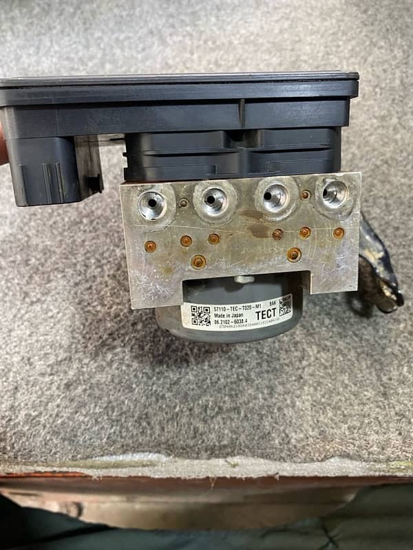 Honda civic ABS unit 1