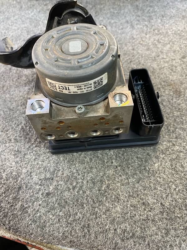 Honda civic ABS unit 3