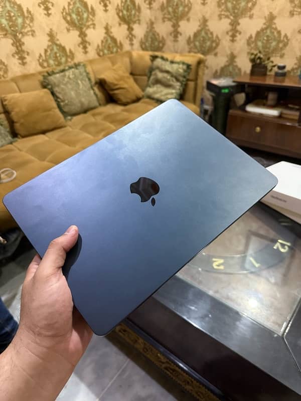 Macbook air m2  midnight 8/256gb 1