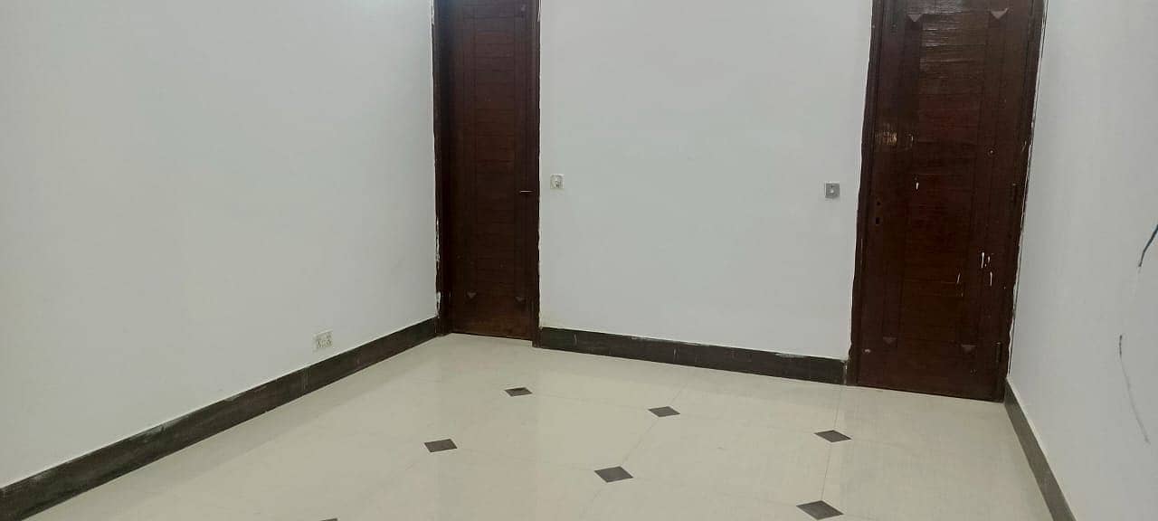 200 Sqyds 2 Bed DD Ground floor portion available on rent in Karachi University Society 4