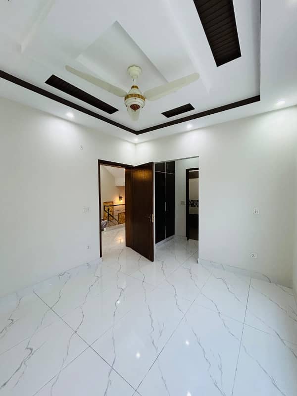 Prime Location House For sale In Lahore 2