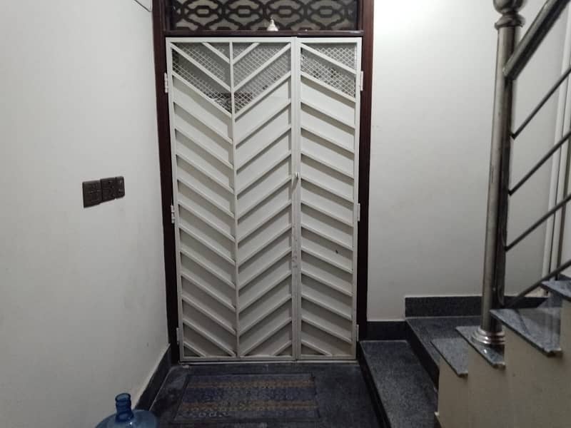 As good as new Ground Floor 3 Bed DD flat for sale in Punjabi Saudagar sec. 25-A 7