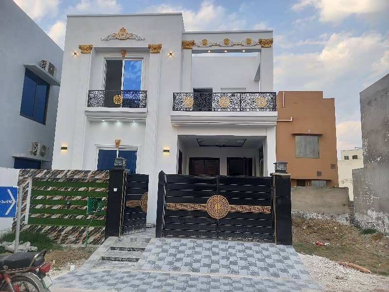 Investors Should sale This Prime Location House Located Ideally In Bahria Nasheman 0