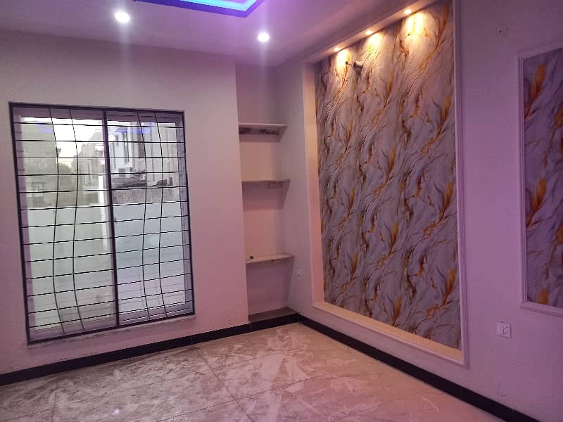 Investors Should sale This Prime Location House Located Ideally In Bahria Nasheman 7