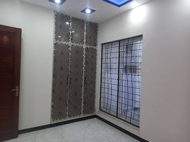 Investors Should sale This Prime Location House Located Ideally In Bahria Nasheman 10